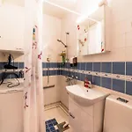 Central Studio Apartment شقة *