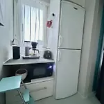 Central Studio Apartment شقة *