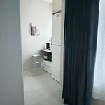Central Studio Apartment شقة