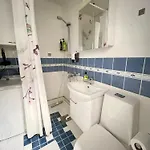 Central Studio Apartment *
