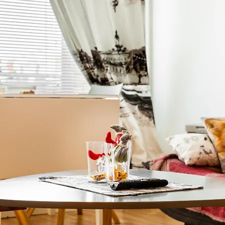 Central Studio Apartment *